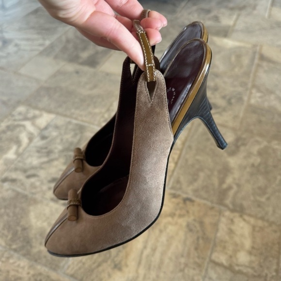 CHANEL 2003 Taupe Suede Slingback Heels - Picture 8 of 11